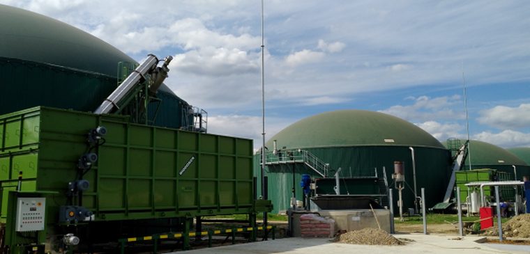Keturi dvigubos membranos stogai biodujų jėgainėje Bače, Serbijoje